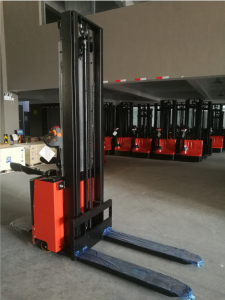 SMITH Electric pallet stacker with stand 1500kg 260cm