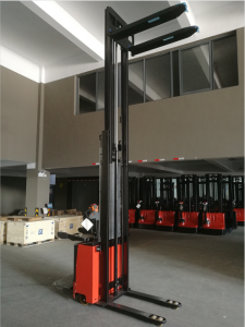SMITH Electric stacker stand-on 1500kg 260cm
