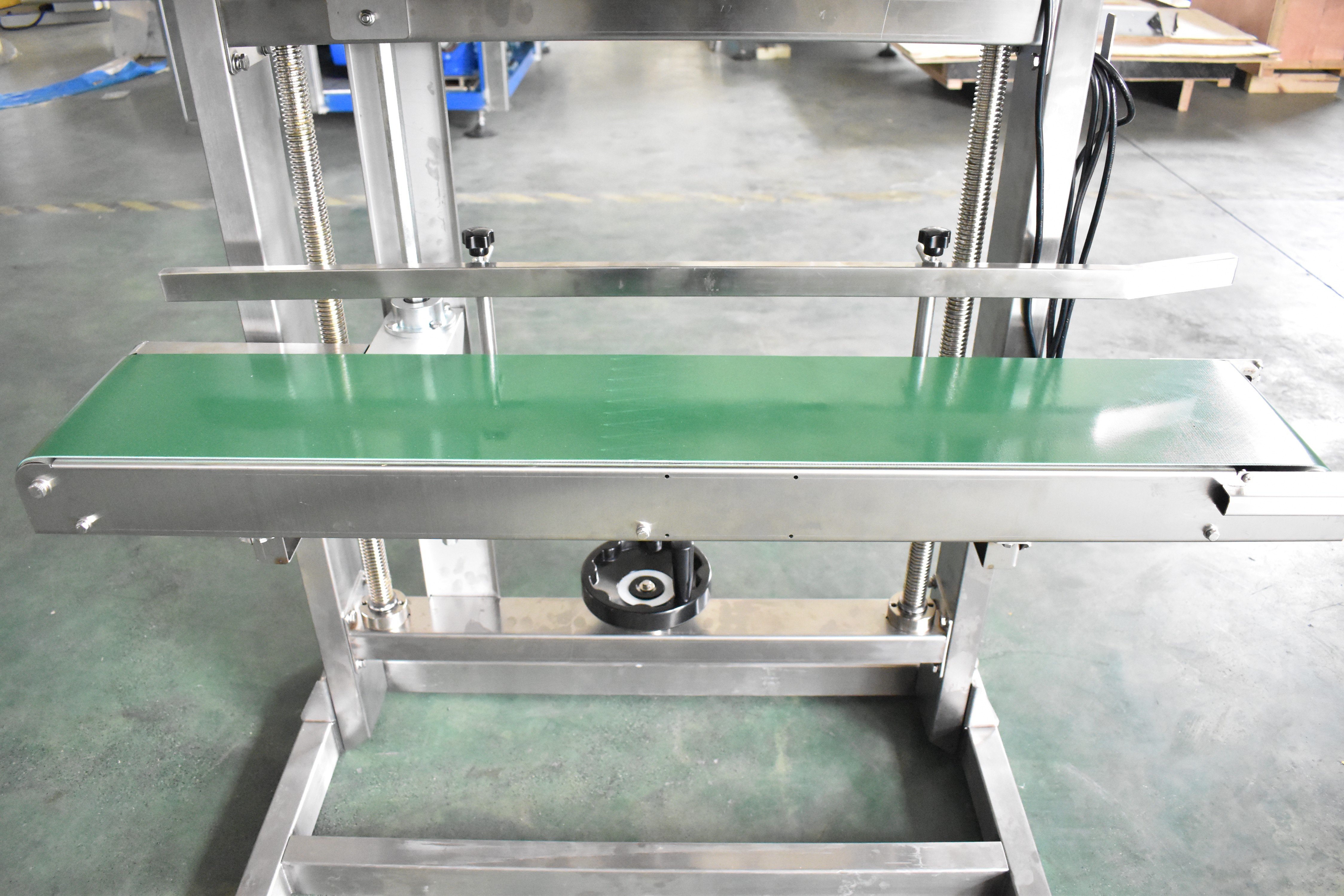 AS600F Vertical Band Sealer conveyor belt