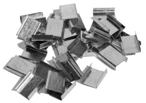 Clips for steel strapping for pneumatic strapping
